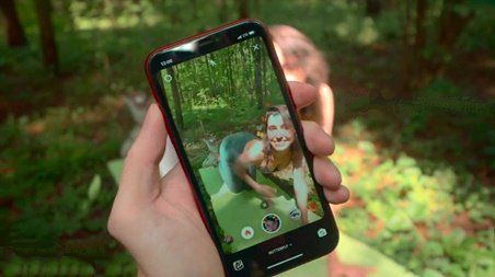 У йогистки свербит между ног, а не вздрючить ли бабу в лесу?