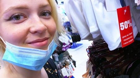 Кто не трахал русскую девку в раздевалке, тот много потерял!