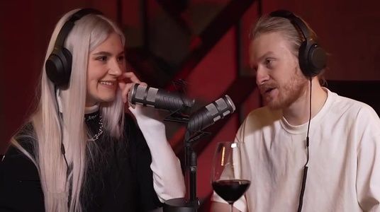 Интересный подкаст с известной порно актрисой Eva Elfie