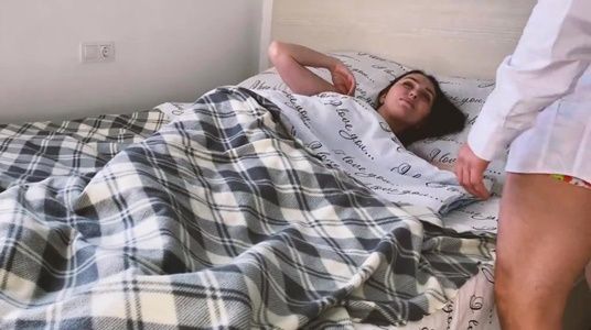 Разбудил спящую красавицу своим твердым членом