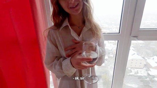 Выпила бухлишка и потрахалась с красивым видом на город