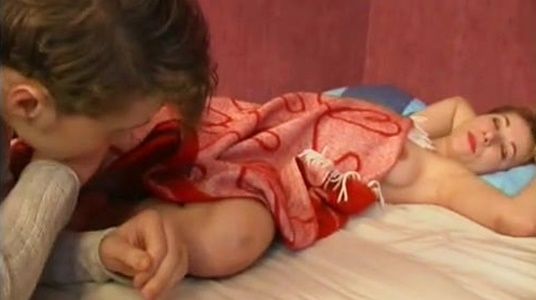 Трахнул спящую голую тетку твердым членом