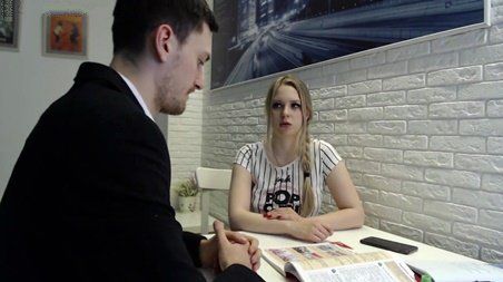 Натянул студентку на ствол, чтобы как следует подготовить к экзамену