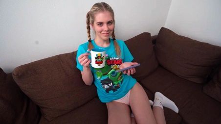 Проиграла в Brawl Stars и предложила брату сыграть во взрослую игру