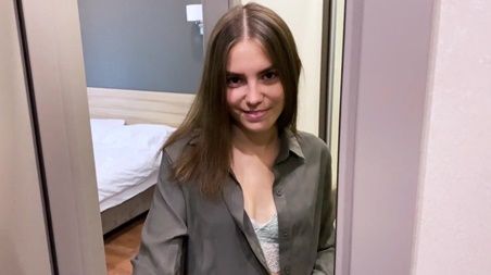 Муж задержался на работе, потому пришлось устроить сюрприз соседу