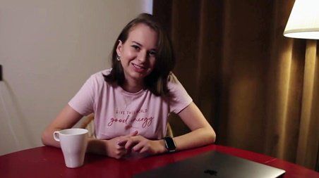 После недели воздержания от секса соседка попросила друга помочь кончить